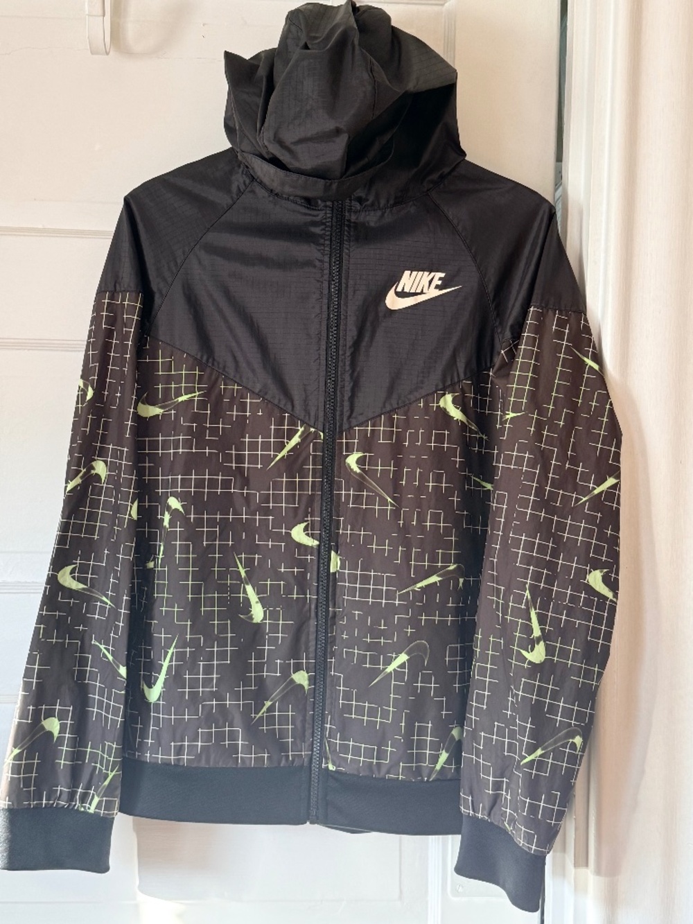 Nike boys light jacket size XL